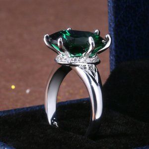 Elegant Oval Cut Emerald .925 Silver Ring